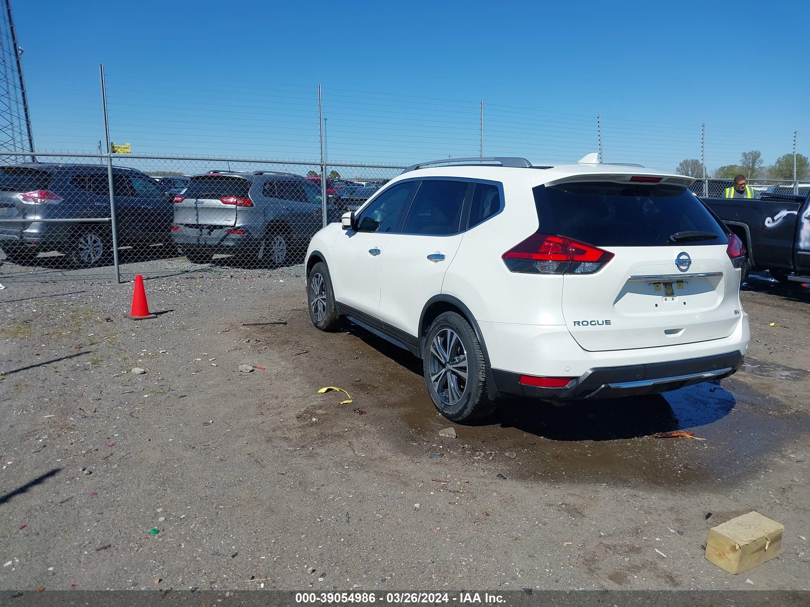 Photo 2 VIN: JN8AT2MT9LW036156 - NISSAN ROGUE 