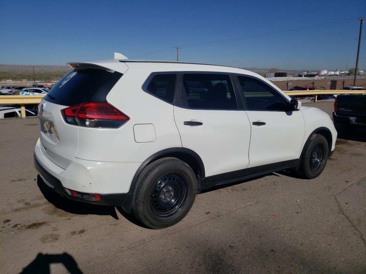 Photo 2 VIN: JN8AT2MTXHW138850 - NISSAN ROGUE 