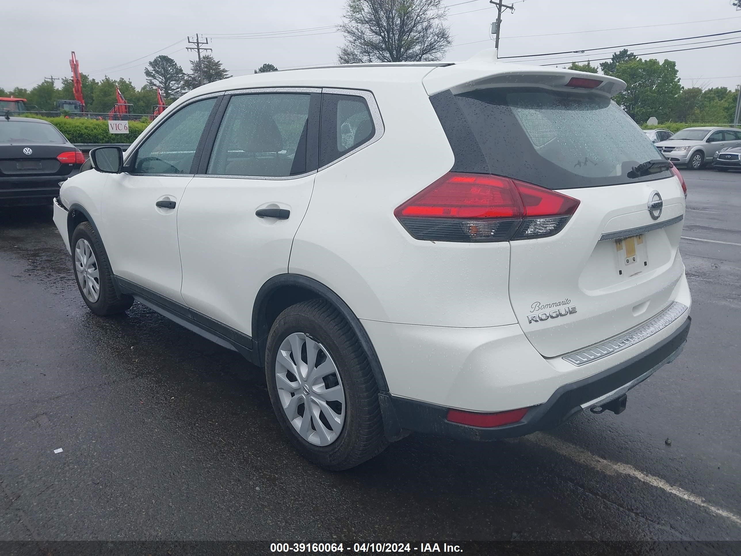 Photo 2 VIN: JN8AT2MTXHW140808 - NISSAN ROGUE 