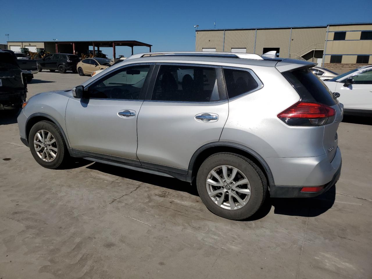 Photo 1 VIN: JN8AT2MTXHW394891 - NISSAN ROGUE 