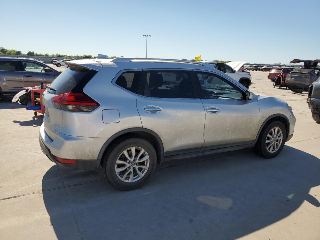 Photo 2 VIN: JN8AT2MTXHW394891 - NISSAN ROGUE 