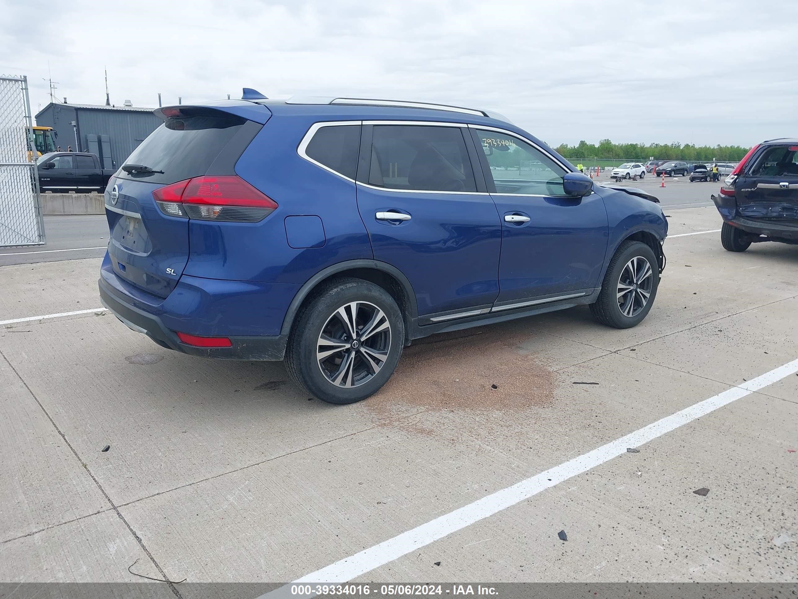 Photo 3 VIN: JN8AT2MTXJW456487 - NISSAN ROGUE 