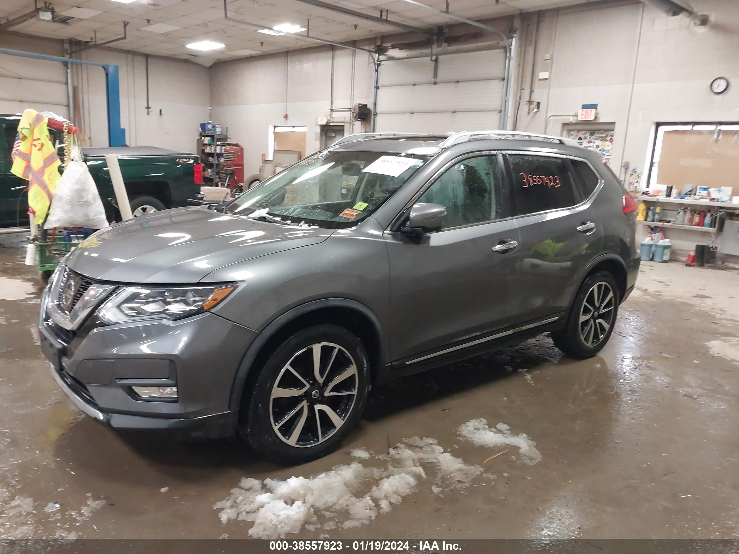 Photo 1 VIN: JN8AT2MV0HW021845 - NISSAN ROGUE 