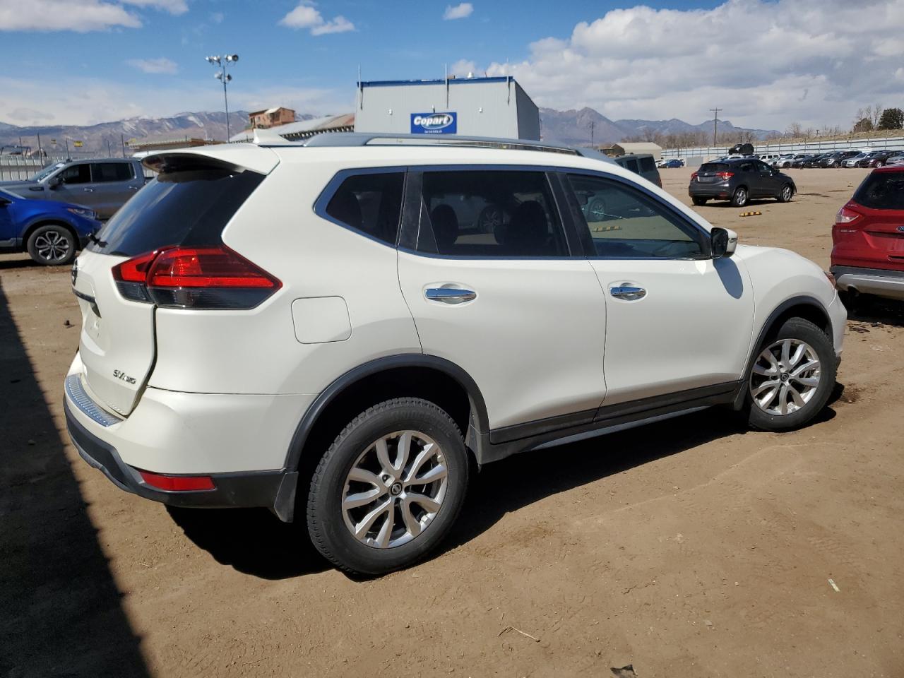 Photo 2 VIN: JN8AT2MV0HW270646 - NISSAN ROGUE 