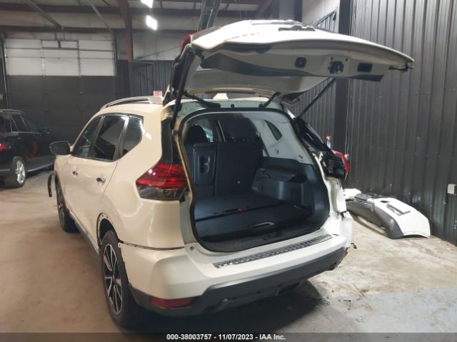 Photo 2 VIN: JN8AT2MV0JW340409 - NISSAN ROGUE 