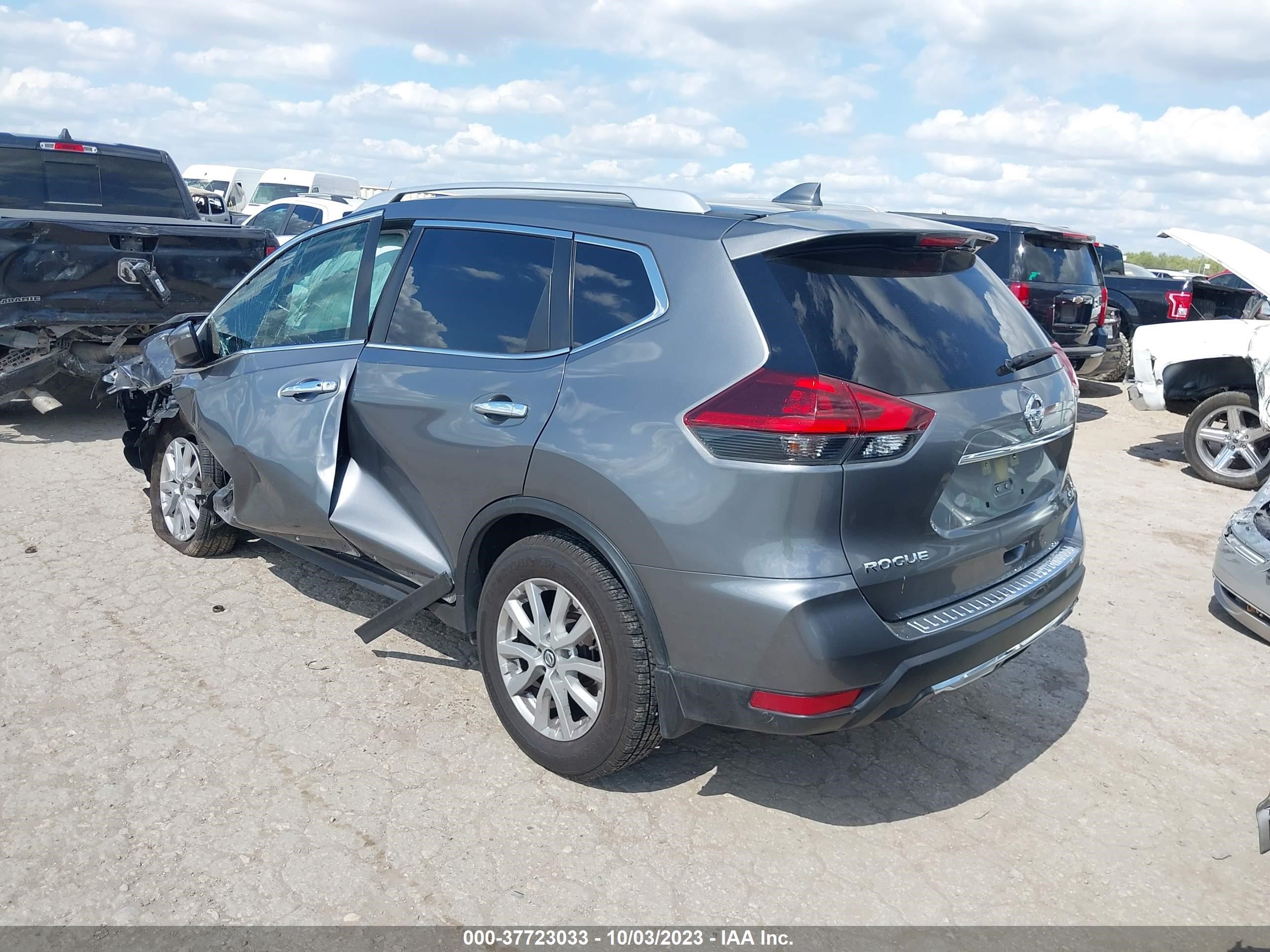 Photo 2 VIN: JN8AT2MV0JW343665 - NISSAN ROGUE 