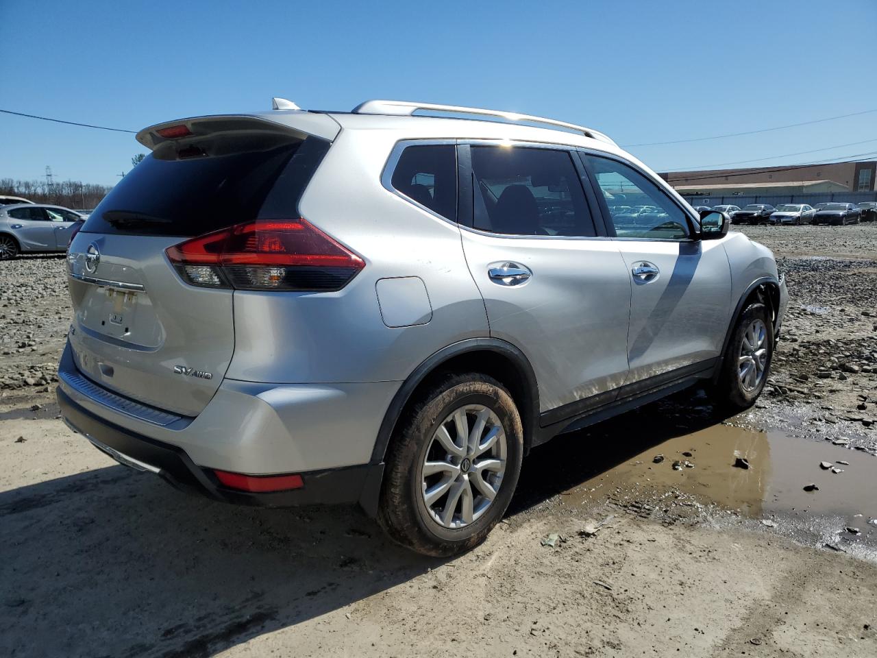 Photo 2 VIN: JN8AT2MV0JW348784 - NISSAN ROGUE 