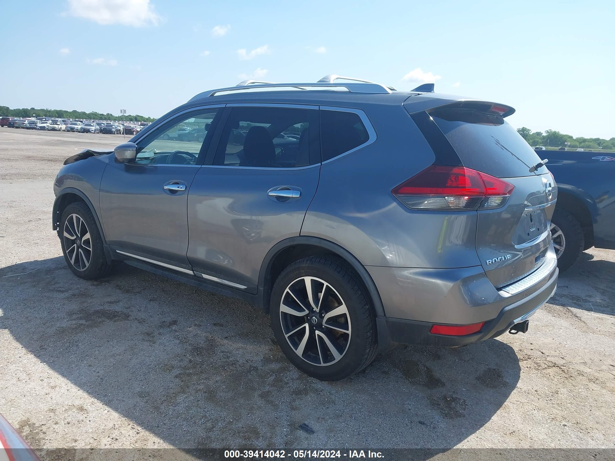 Photo 2 VIN: JN8AT2MV0JW354861 - NISSAN ROGUE 