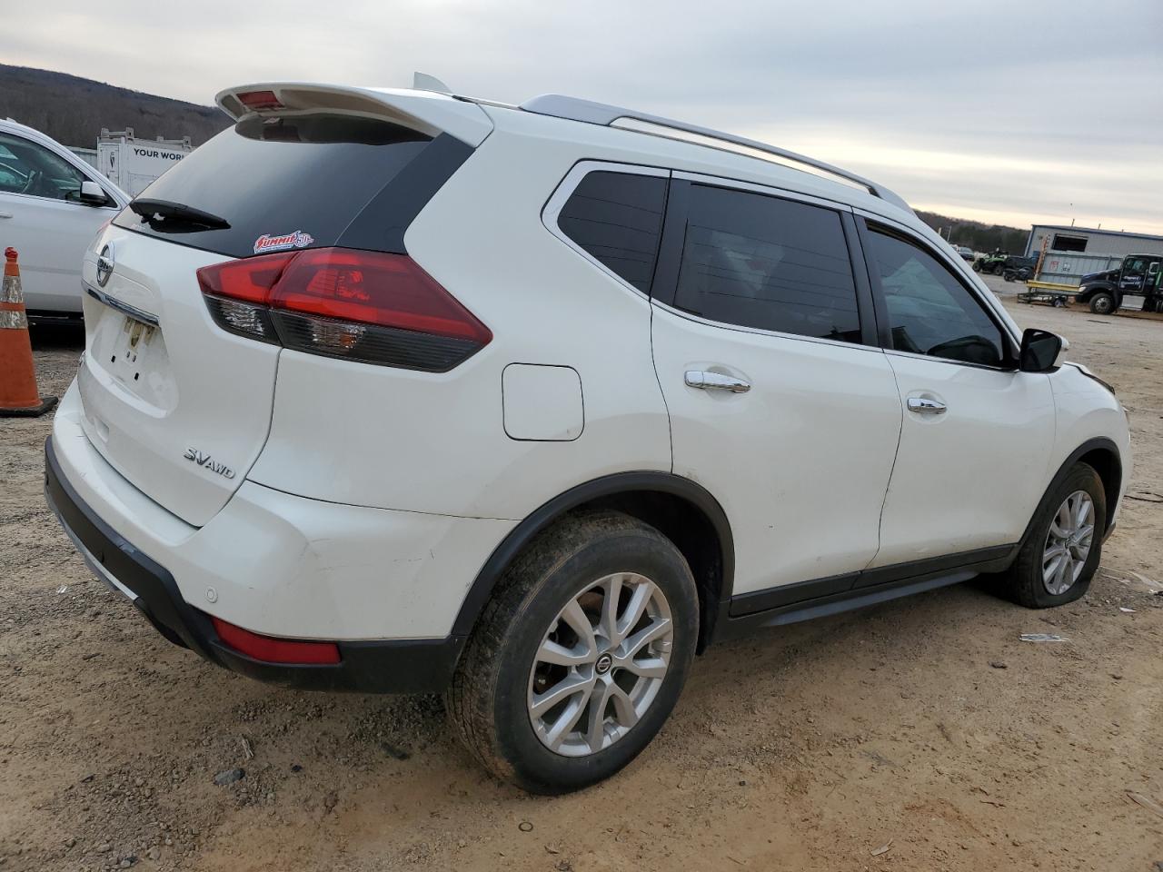 Photo 2 VIN: JN8AT2MV0KW374688 - NISSAN ROGUE 