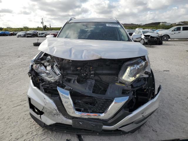 Photo 4 VIN: JN8AT2MV0KW380863 - NISSAN ROGUE 