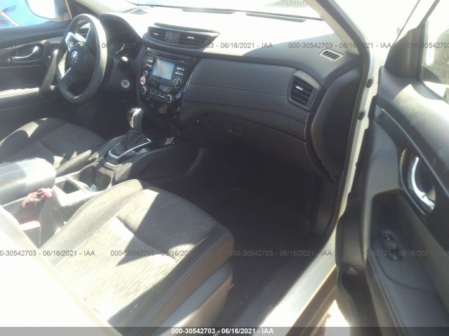 Photo 4 VIN: JN8AT2MV1HW005993 - NISSAN ROGUE 