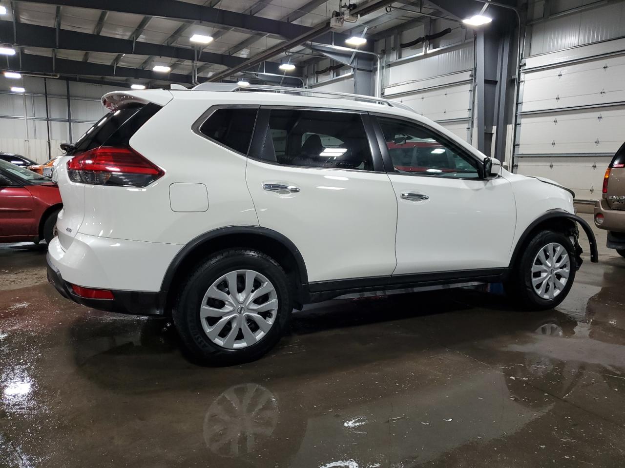 Photo 2 VIN: JN8AT2MV1HW011535 - NISSAN ROGUE 