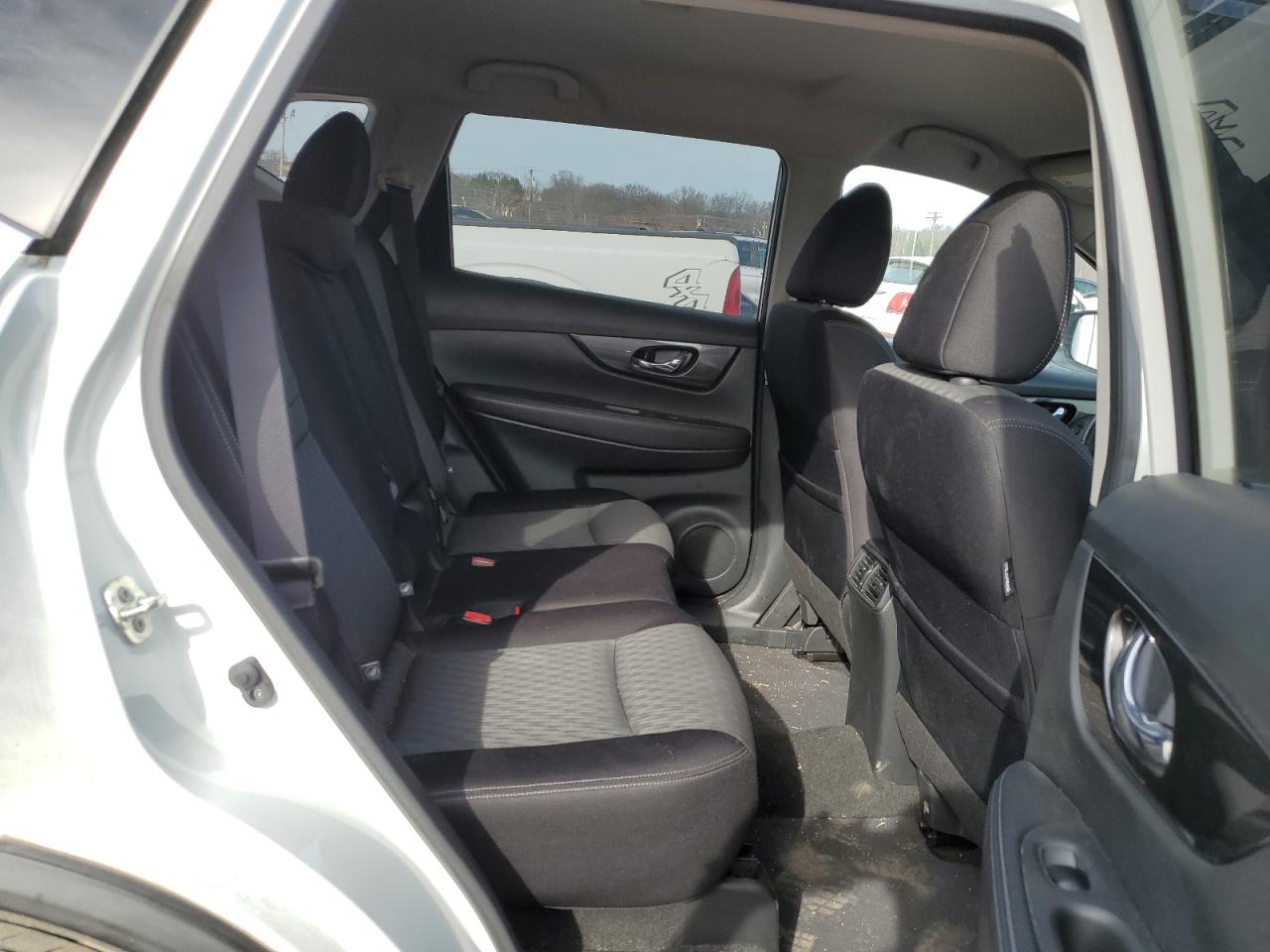 Photo 9 VIN: JN8AT2MV1JW306558 - NISSAN ROGUE 