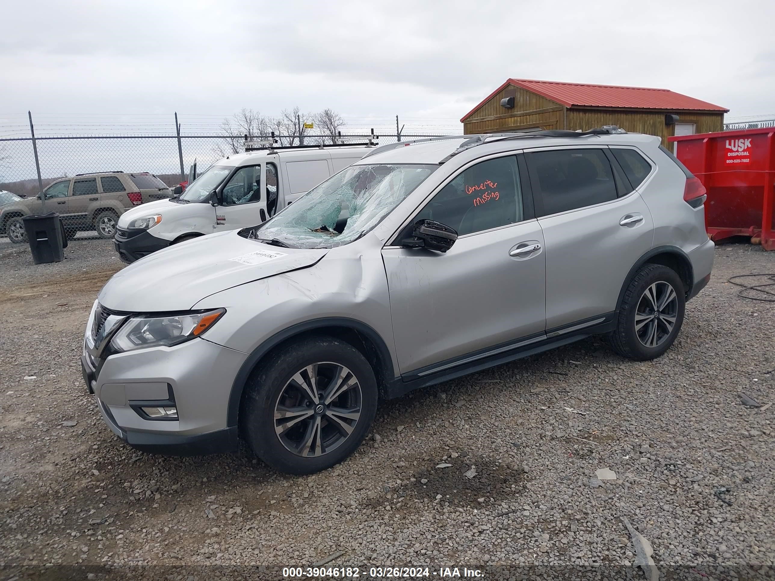 Photo 1 VIN: JN8AT2MV1JW317642 - NISSAN ROGUE 