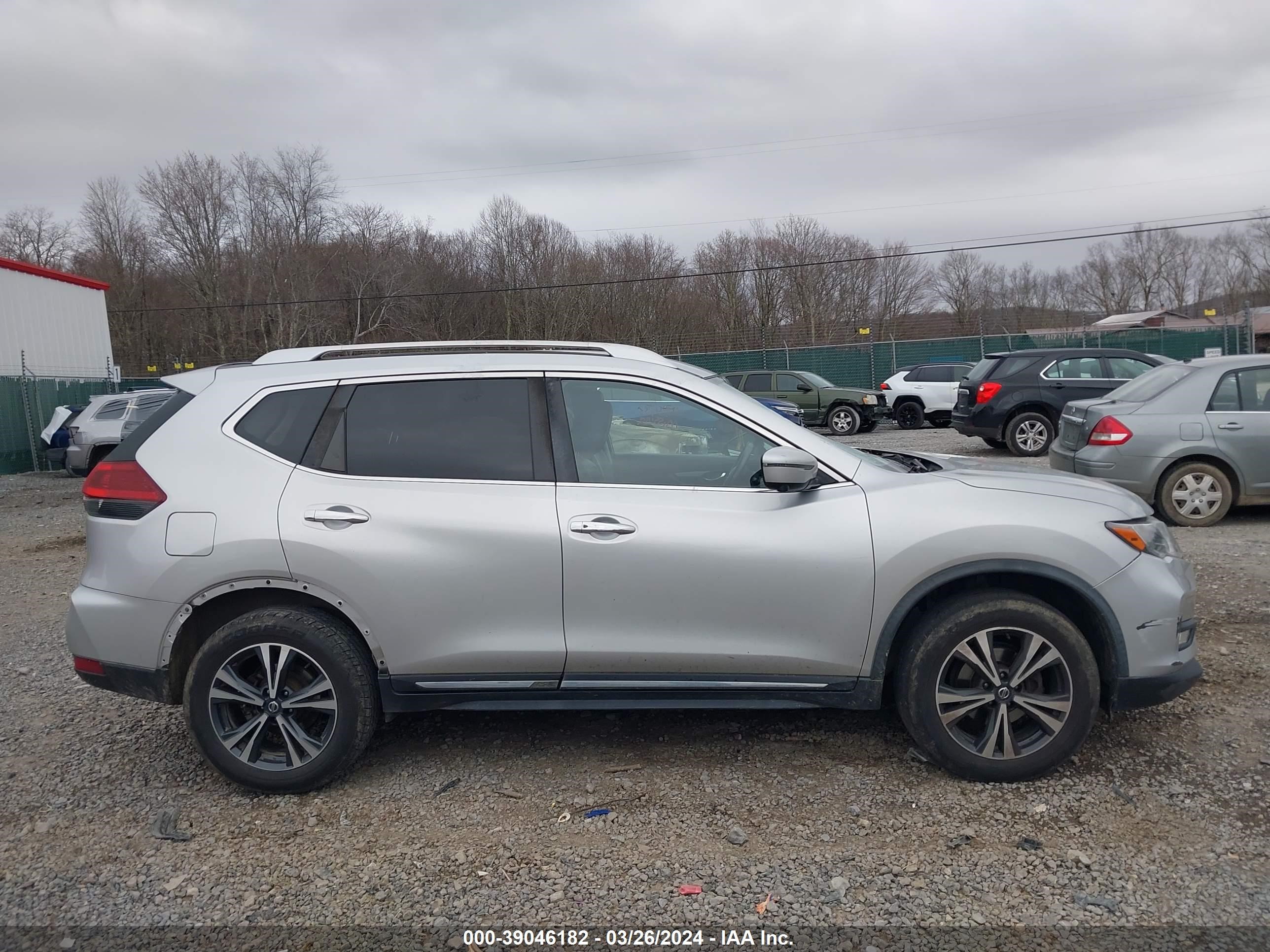 Photo 11 VIN: JN8AT2MV1JW317642 - NISSAN ROGUE 