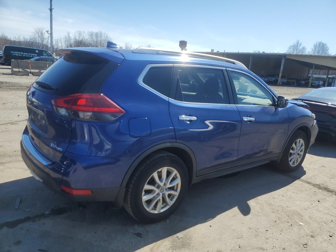 Photo 2 VIN: JN8AT2MV1LW135975 - NISSAN ROGUE 