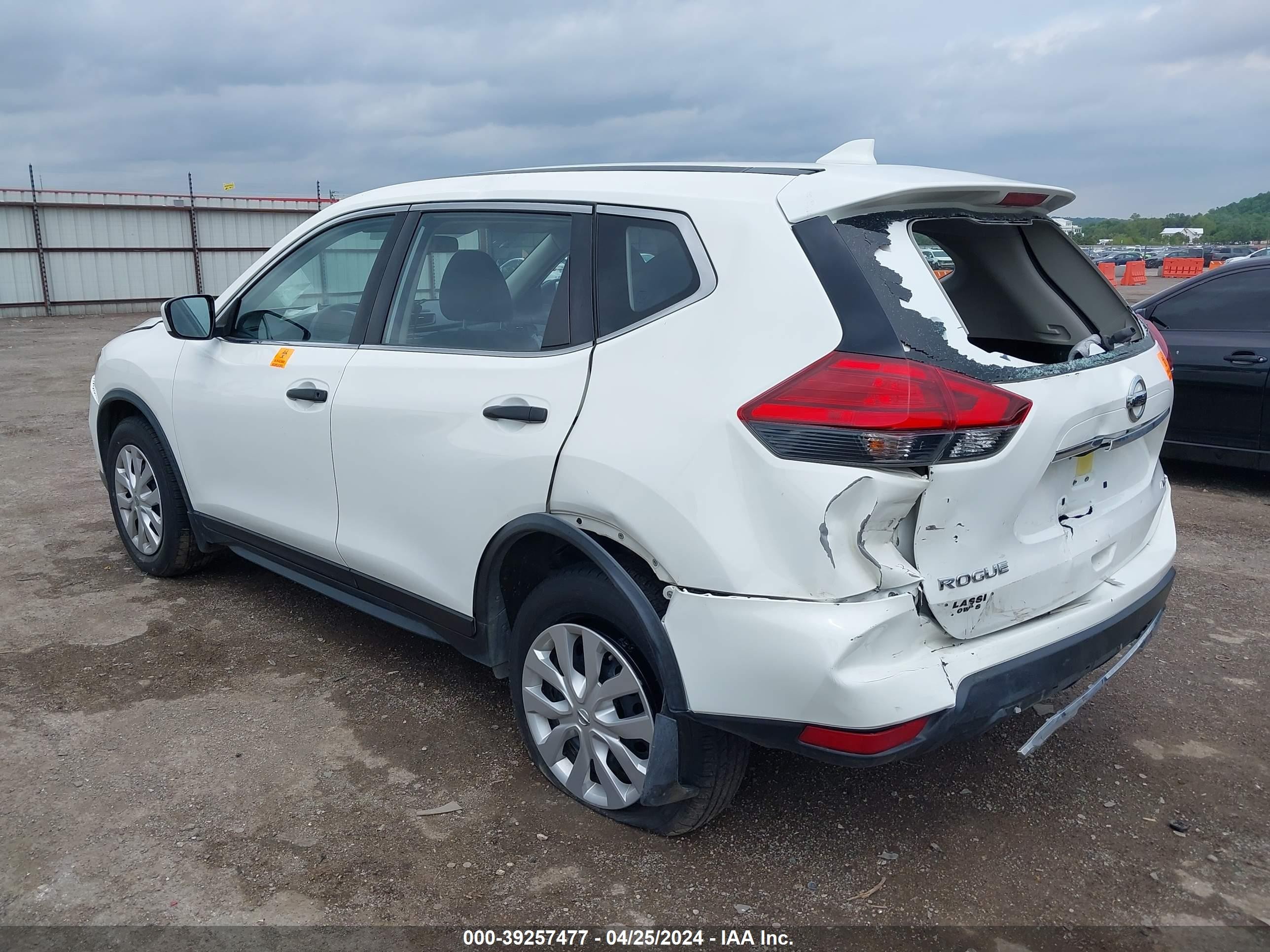 Photo 2 VIN: JN8AT2MV2HW005761 - NISSAN ROGUE 