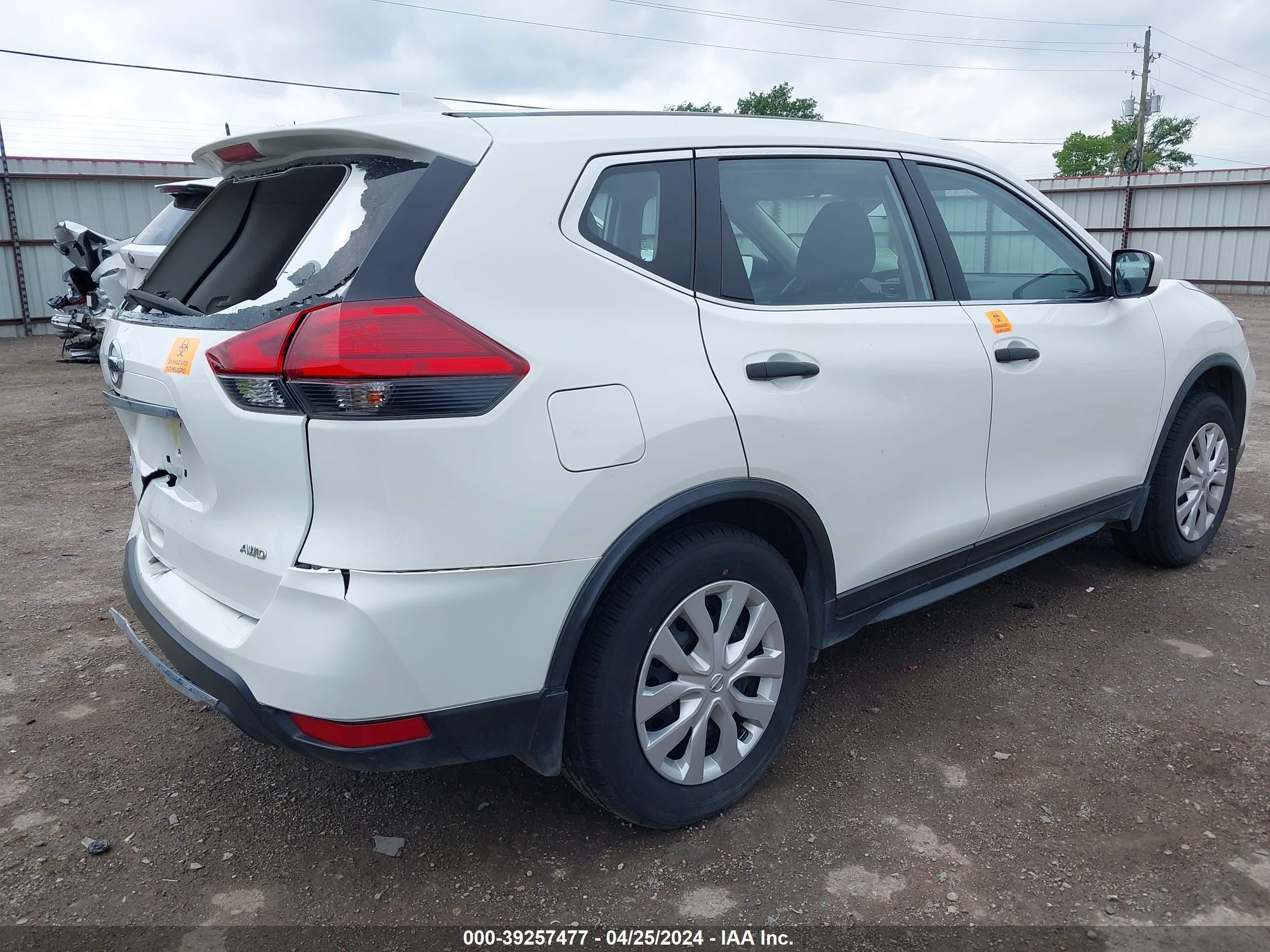 Photo 3 VIN: JN8AT2MV2HW005761 - NISSAN ROGUE 