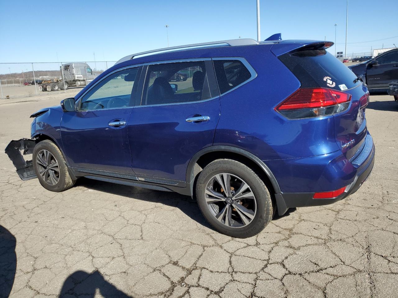 Photo 1 VIN: JN8AT2MV2HW014587 - NISSAN ROGUE 