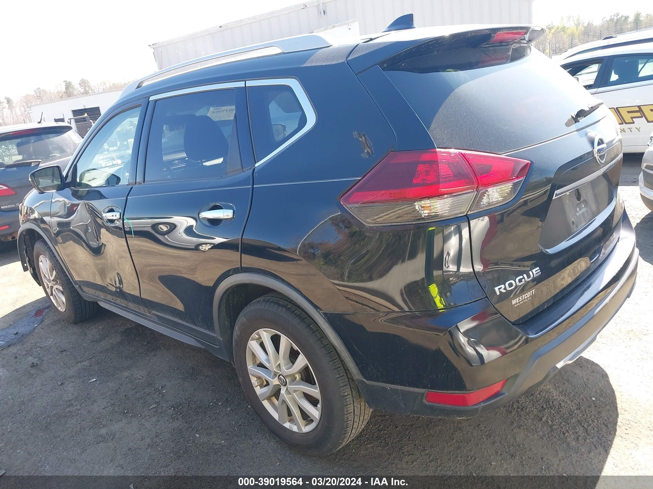 Photo 2 VIN: JN8AT2MV2JW303961 - NISSAN ROGUE 