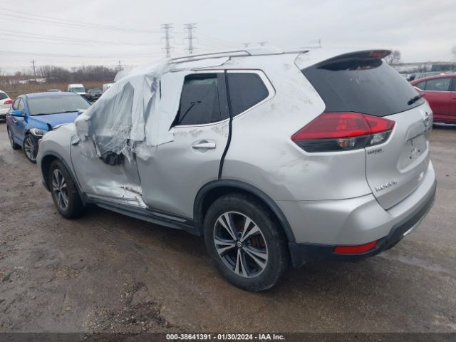 Photo 2 VIN: JN8AT2MV2JW318024 - NISSAN ROGUE 