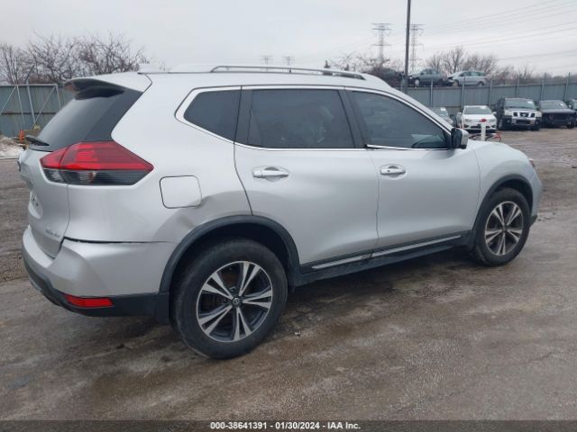 Photo 3 VIN: JN8AT2MV2JW318024 - NISSAN ROGUE 