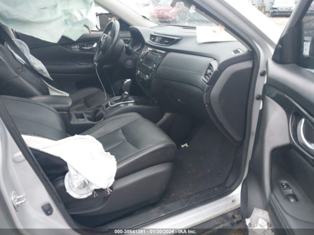 Photo 4 VIN: JN8AT2MV2JW318024 - NISSAN ROGUE 