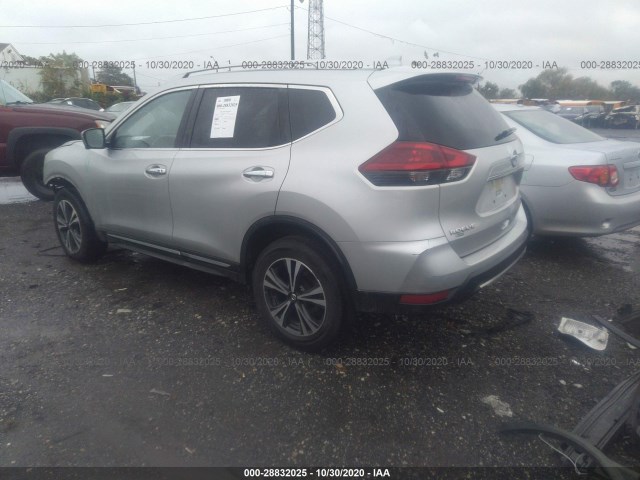 Photo 2 VIN: JN8AT2MV2JW318217 - NISSAN ROGUE 