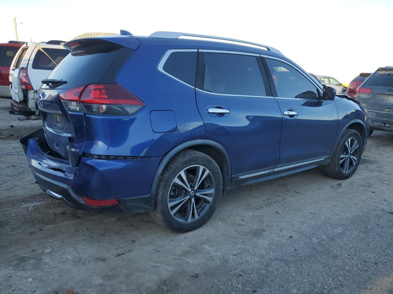 Photo 2 VIN: JN8AT2MV2JW321537 - NISSAN ROGUE 