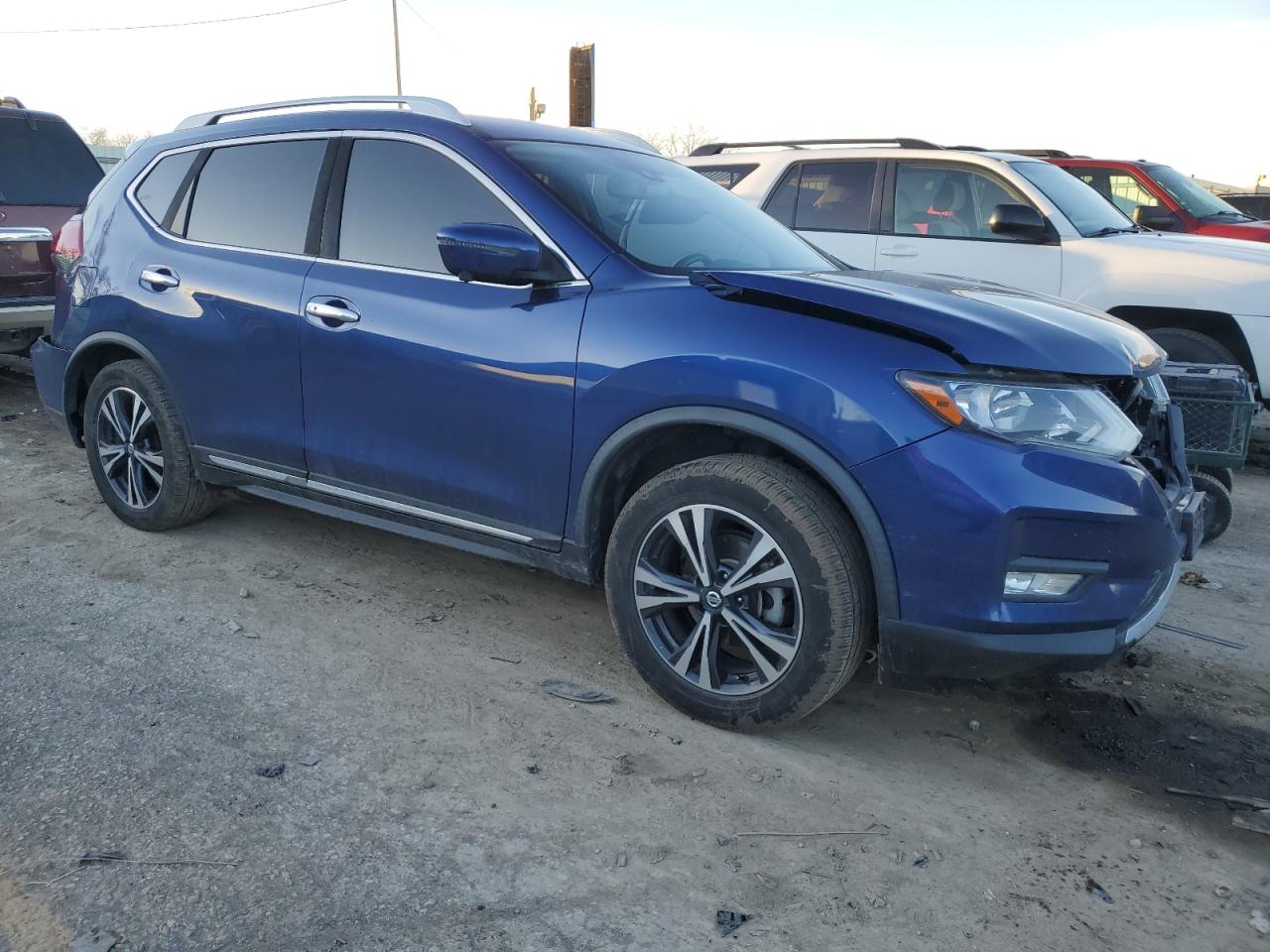 Photo 3 VIN: JN8AT2MV2JW321537 - NISSAN ROGUE 