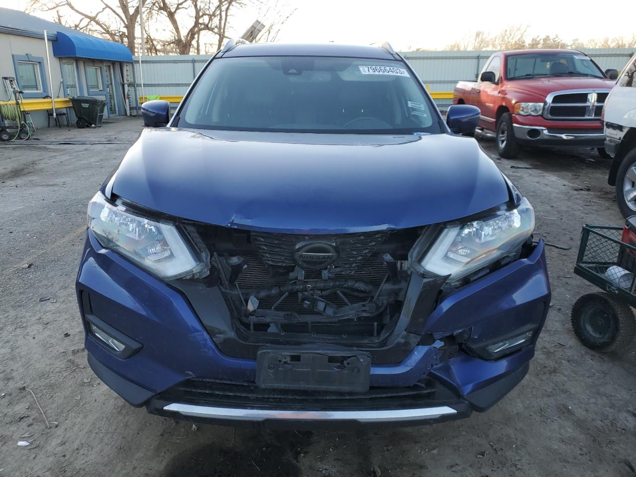 Photo 4 VIN: JN8AT2MV2JW321537 - NISSAN ROGUE 