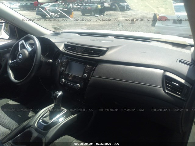 Photo 4 VIN: JN8AT2MV2JW321568 - NISSAN ROGUE 