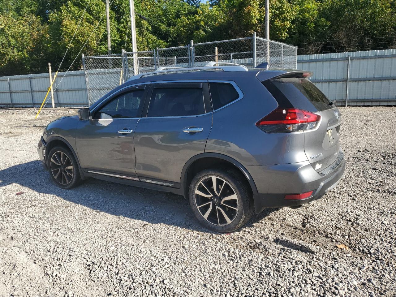 Photo 1 VIN: JN8AT2MV2JW326897 - NISSAN ROGUE 