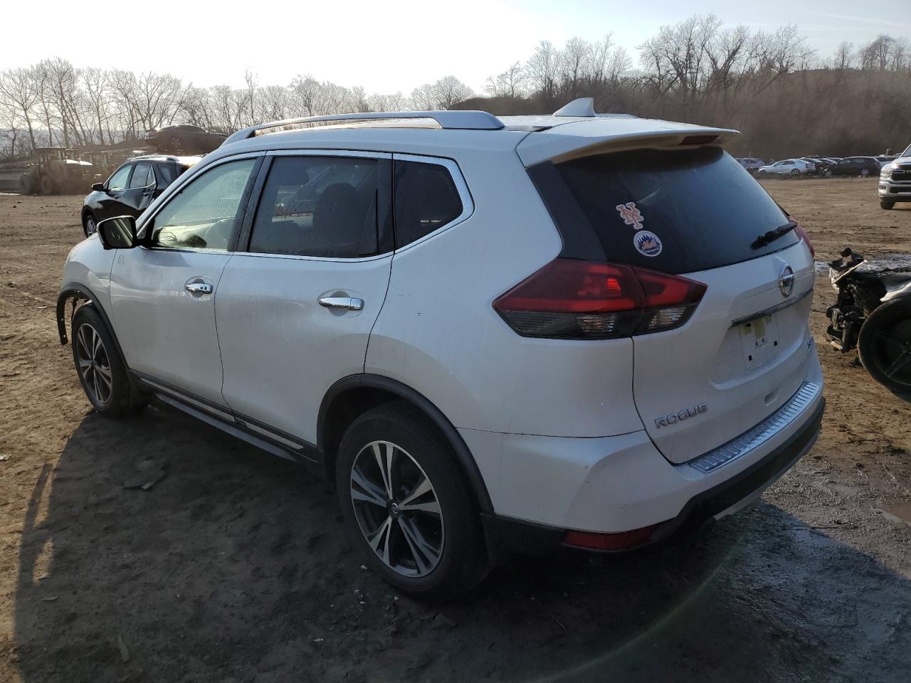 Photo 1 VIN: JN8AT2MV2JW353565 - NISSAN ROGUE 