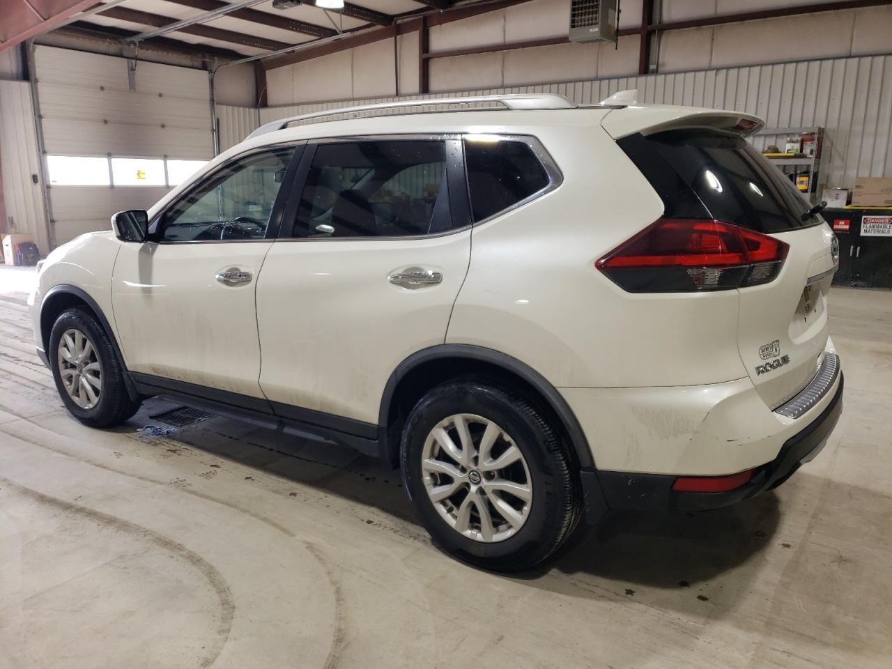 Photo 1 VIN: JN8AT2MV2JW354957 - NISSAN ROGUE 