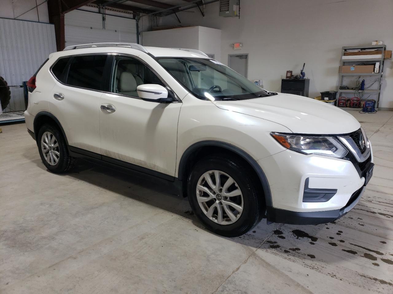 Photo 3 VIN: JN8AT2MV2JW354957 - NISSAN ROGUE 