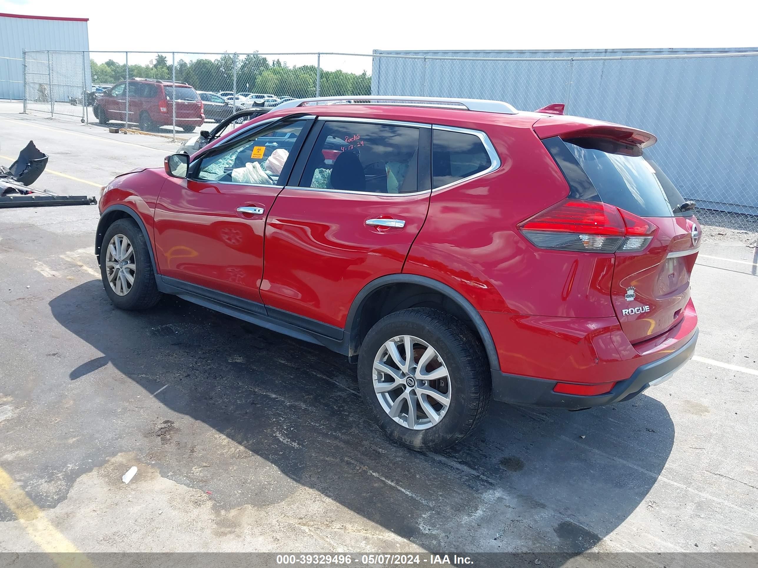 Photo 2 VIN: JN8AT2MV3HW261567 - NISSAN ROGUE 