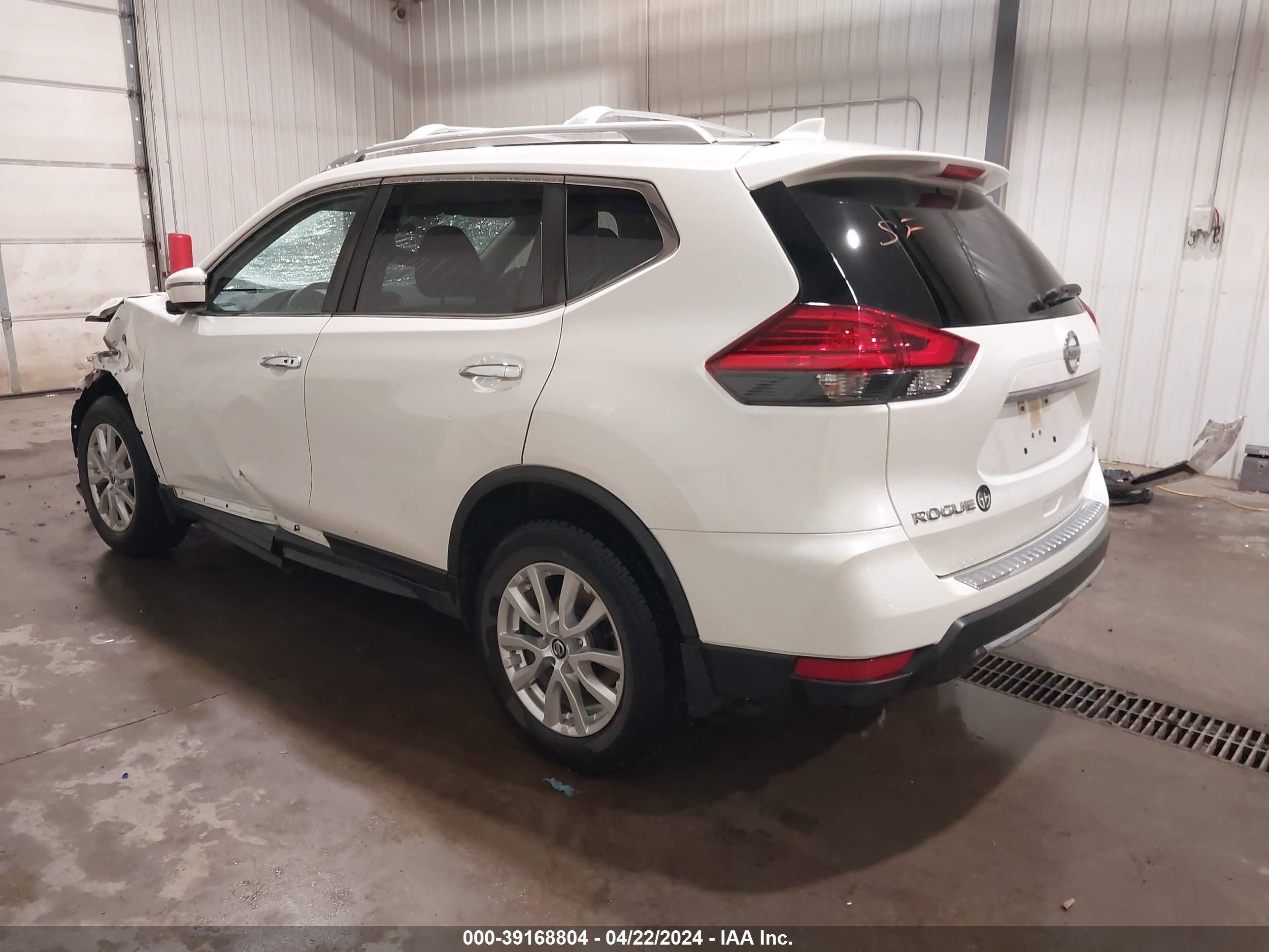 Photo 2 VIN: JN8AT2MV4HW001503 - NISSAN ROGUE 