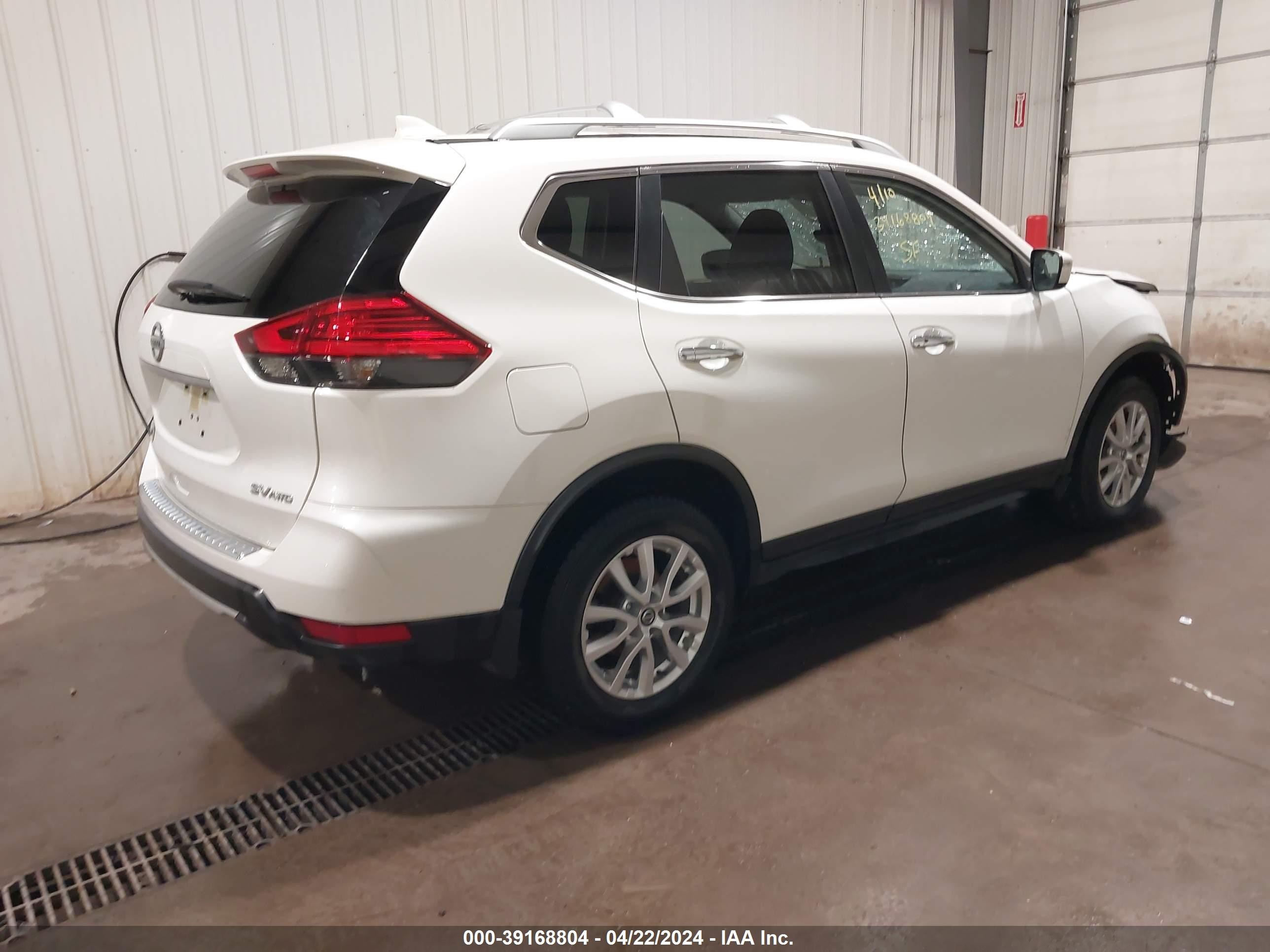 Photo 3 VIN: JN8AT2MV4HW001503 - NISSAN ROGUE 