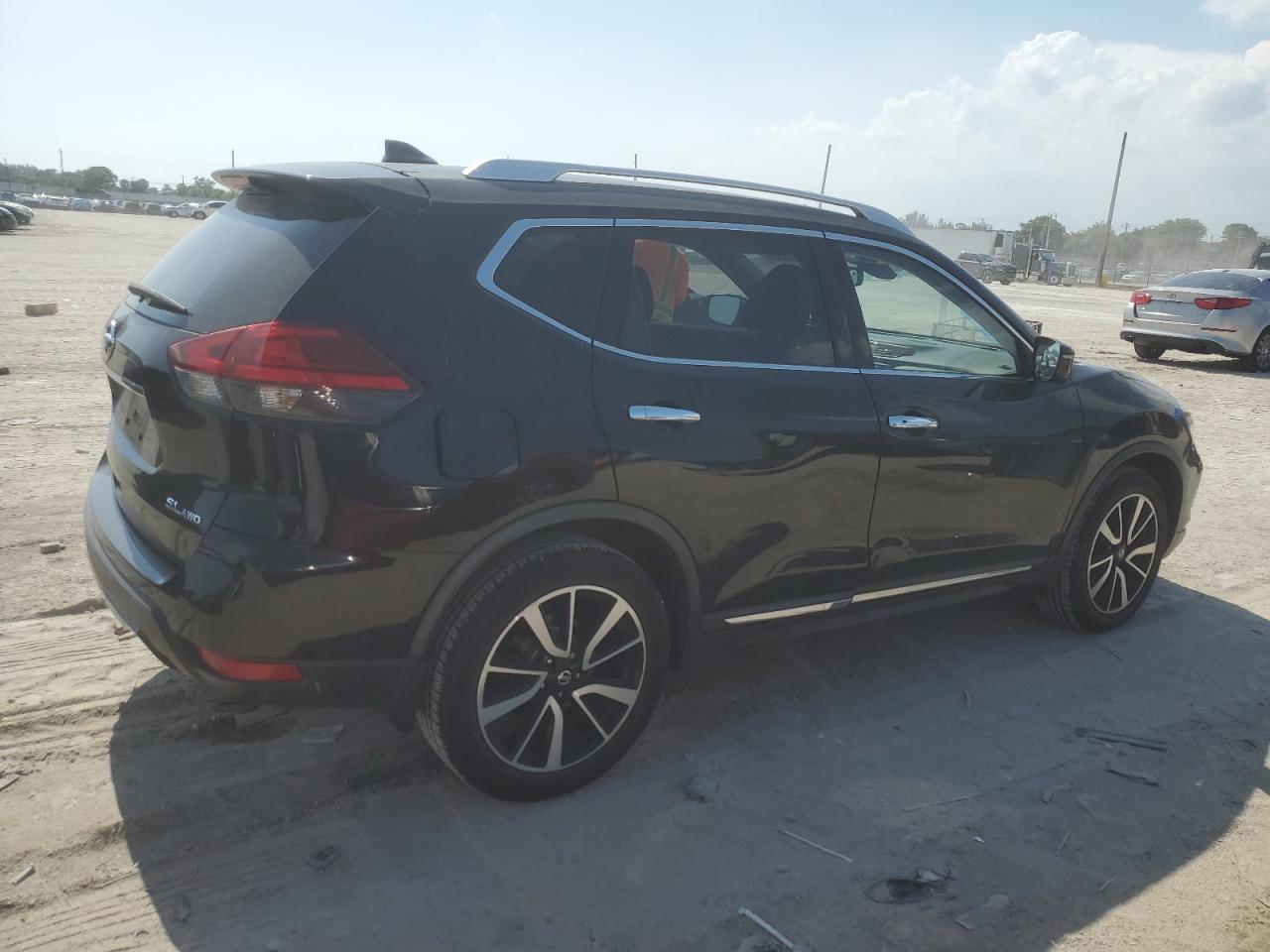 Photo 2 VIN: JN8AT2MV4HW020150 - NISSAN ROGUE 