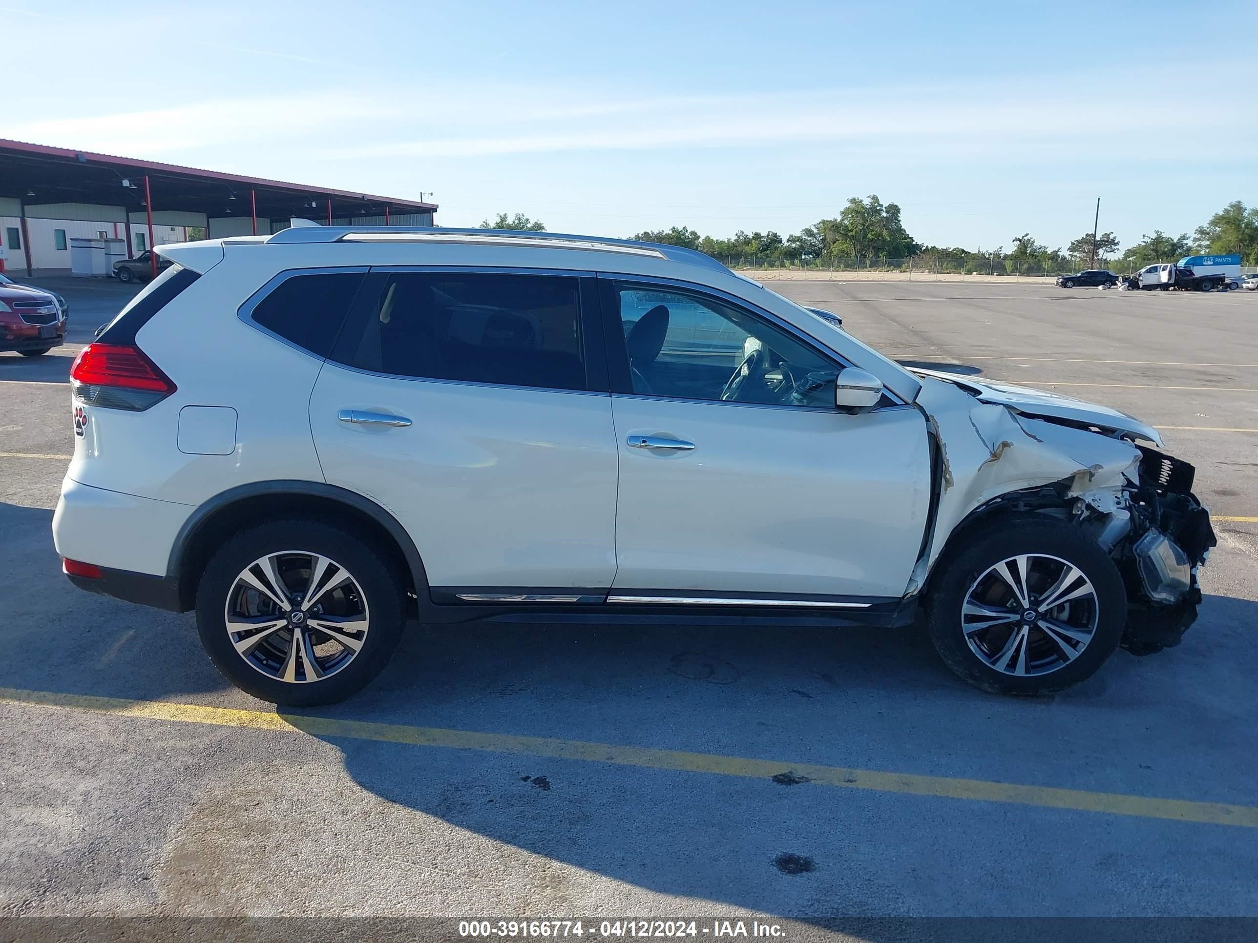 Photo 13 VIN: JN8AT2MV4HW270343 - NISSAN ROGUE 