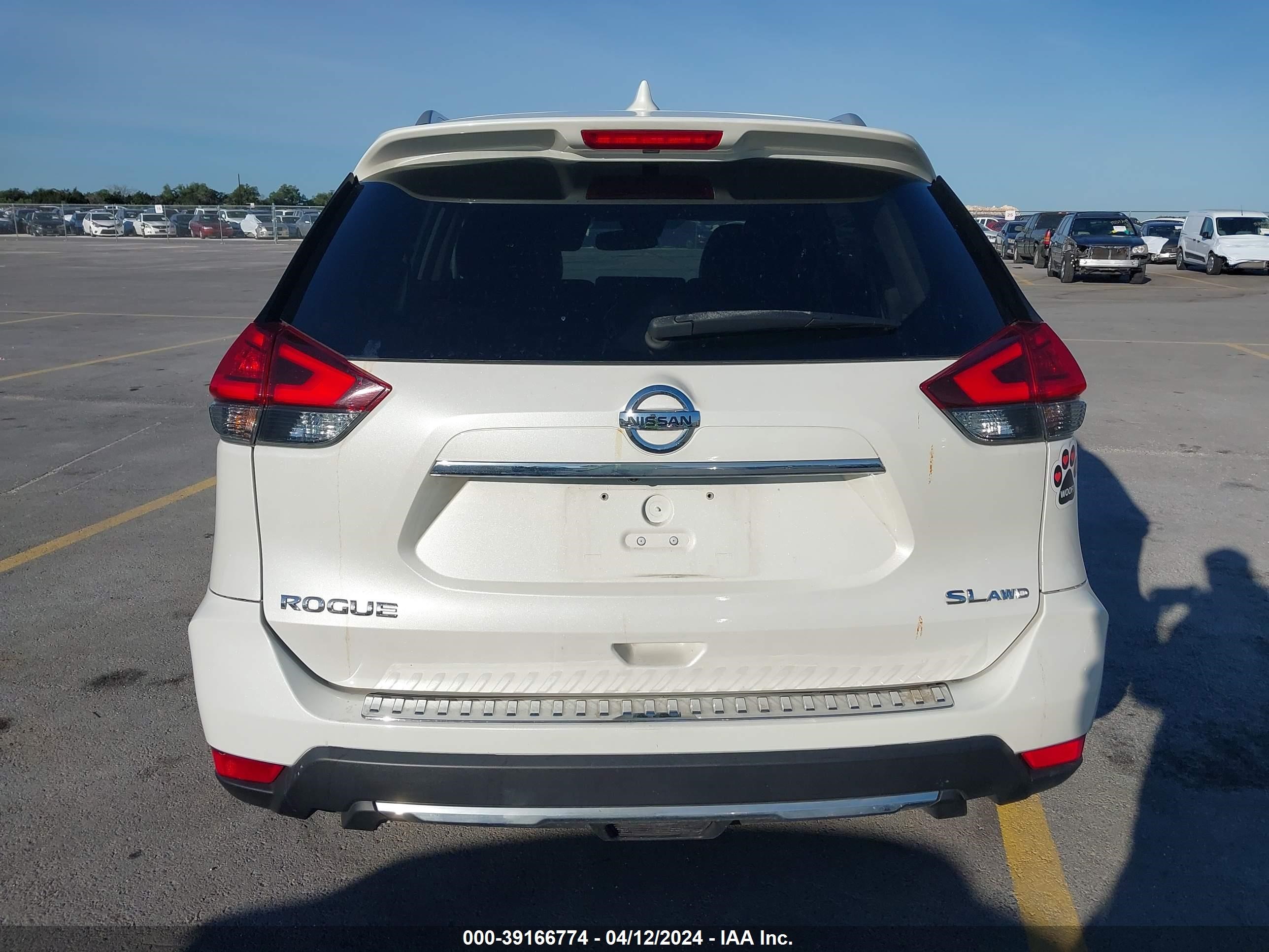 Photo 16 VIN: JN8AT2MV4HW270343 - NISSAN ROGUE 