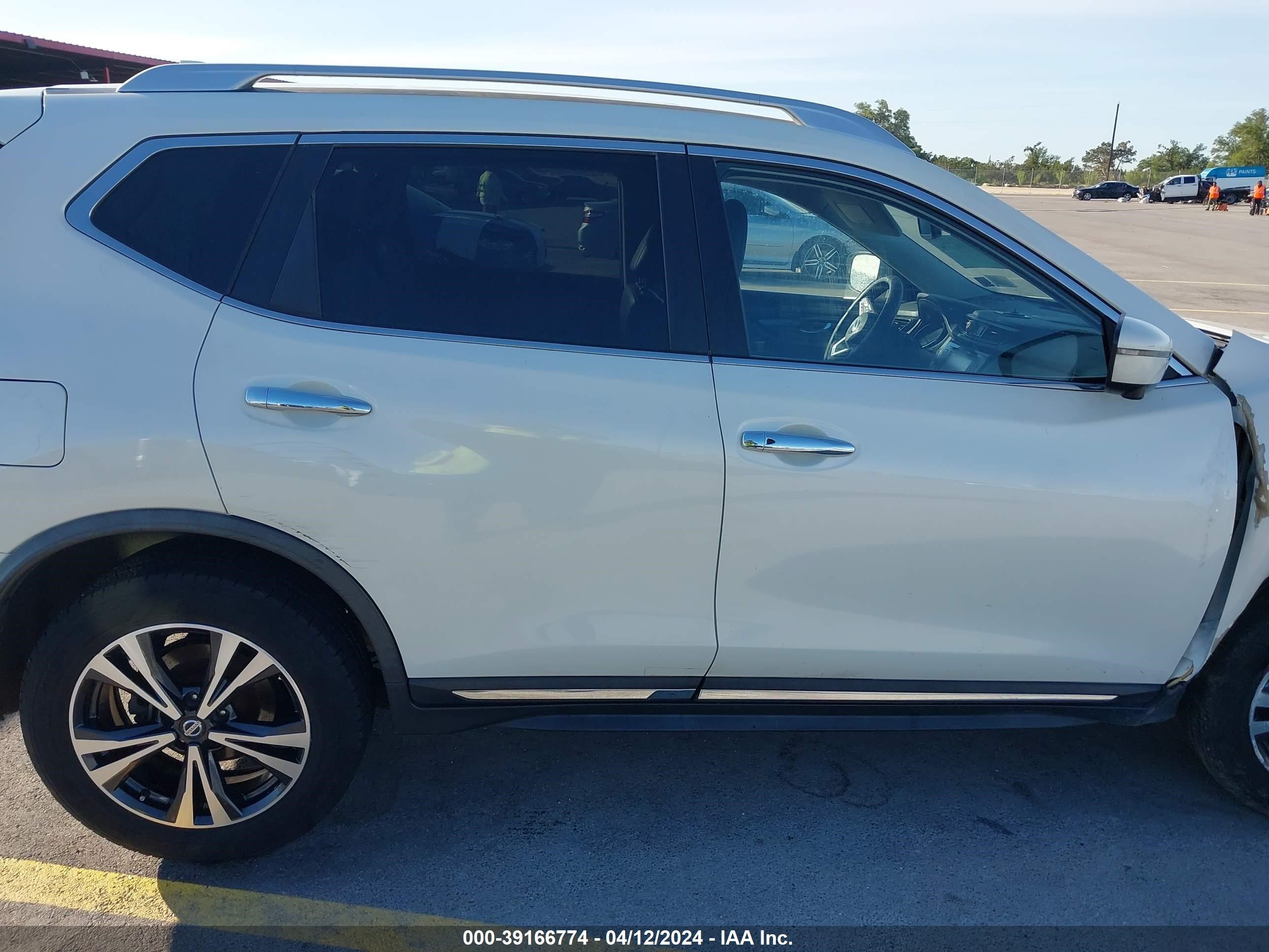 Photo 18 VIN: JN8AT2MV4HW270343 - NISSAN ROGUE 