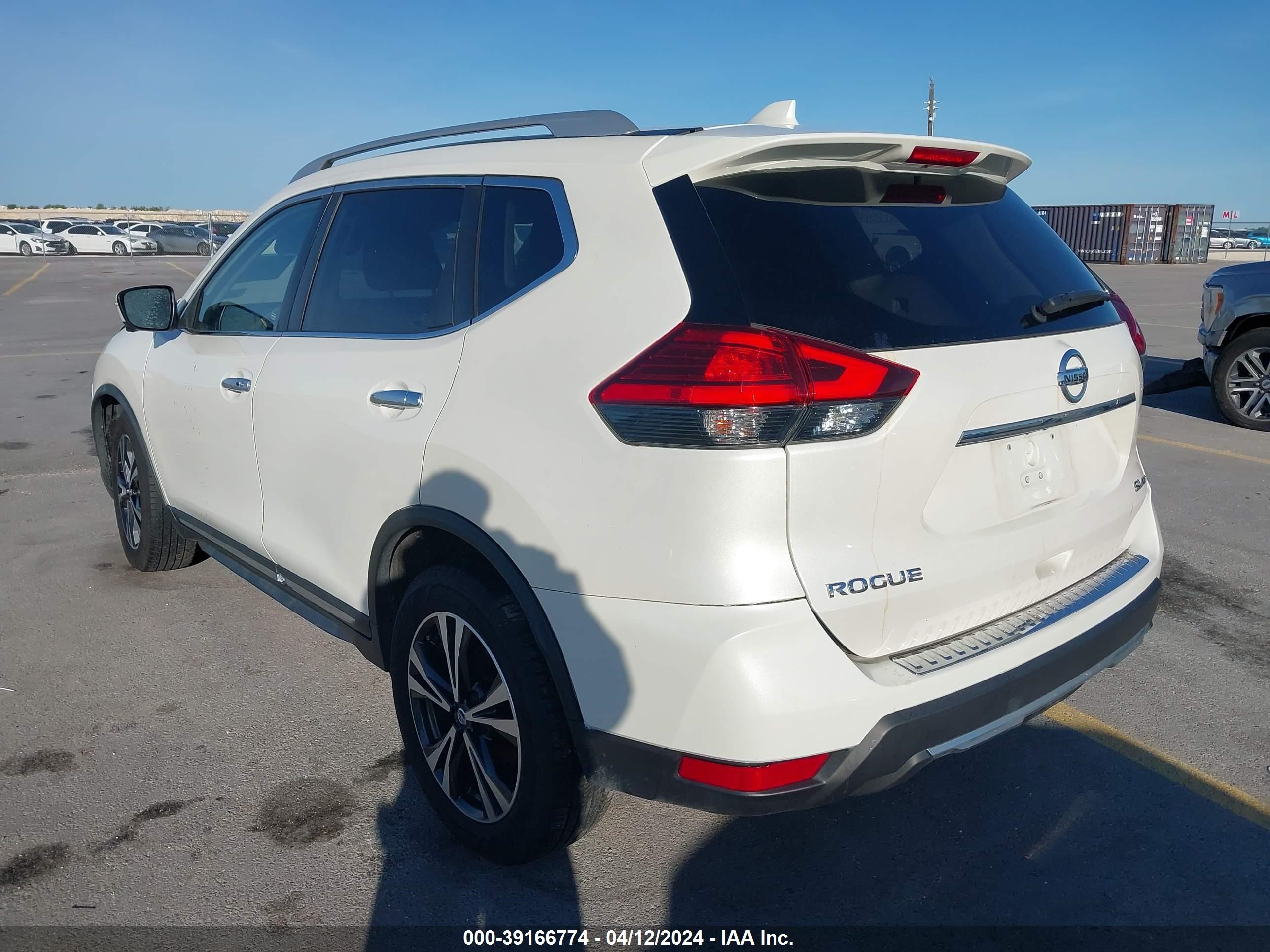 Photo 2 VIN: JN8AT2MV4HW270343 - NISSAN ROGUE 