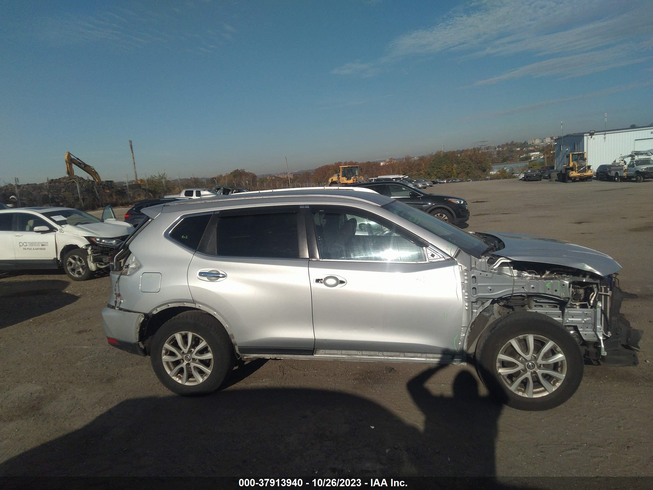 Photo 13 VIN: JN8AT2MV4JW303282 - NISSAN ROGUE 