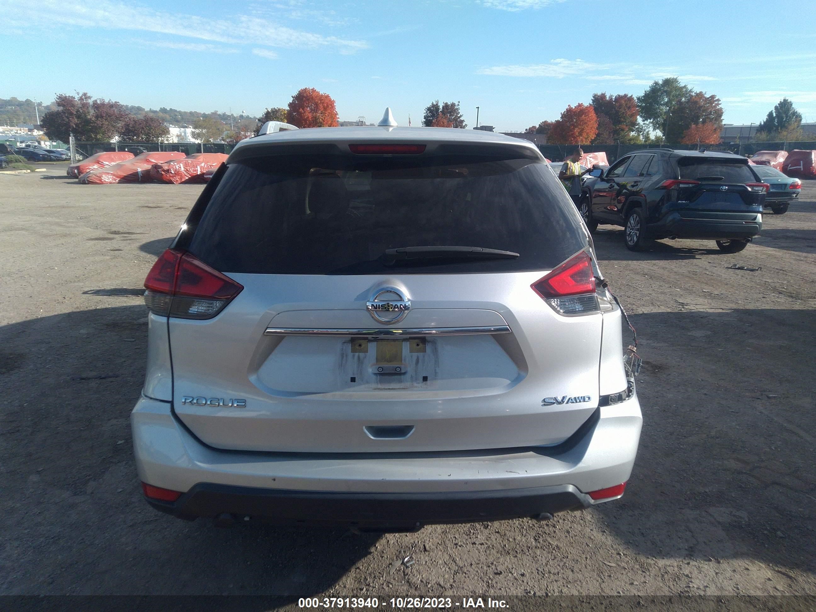 Photo 16 VIN: JN8AT2MV4JW303282 - NISSAN ROGUE 