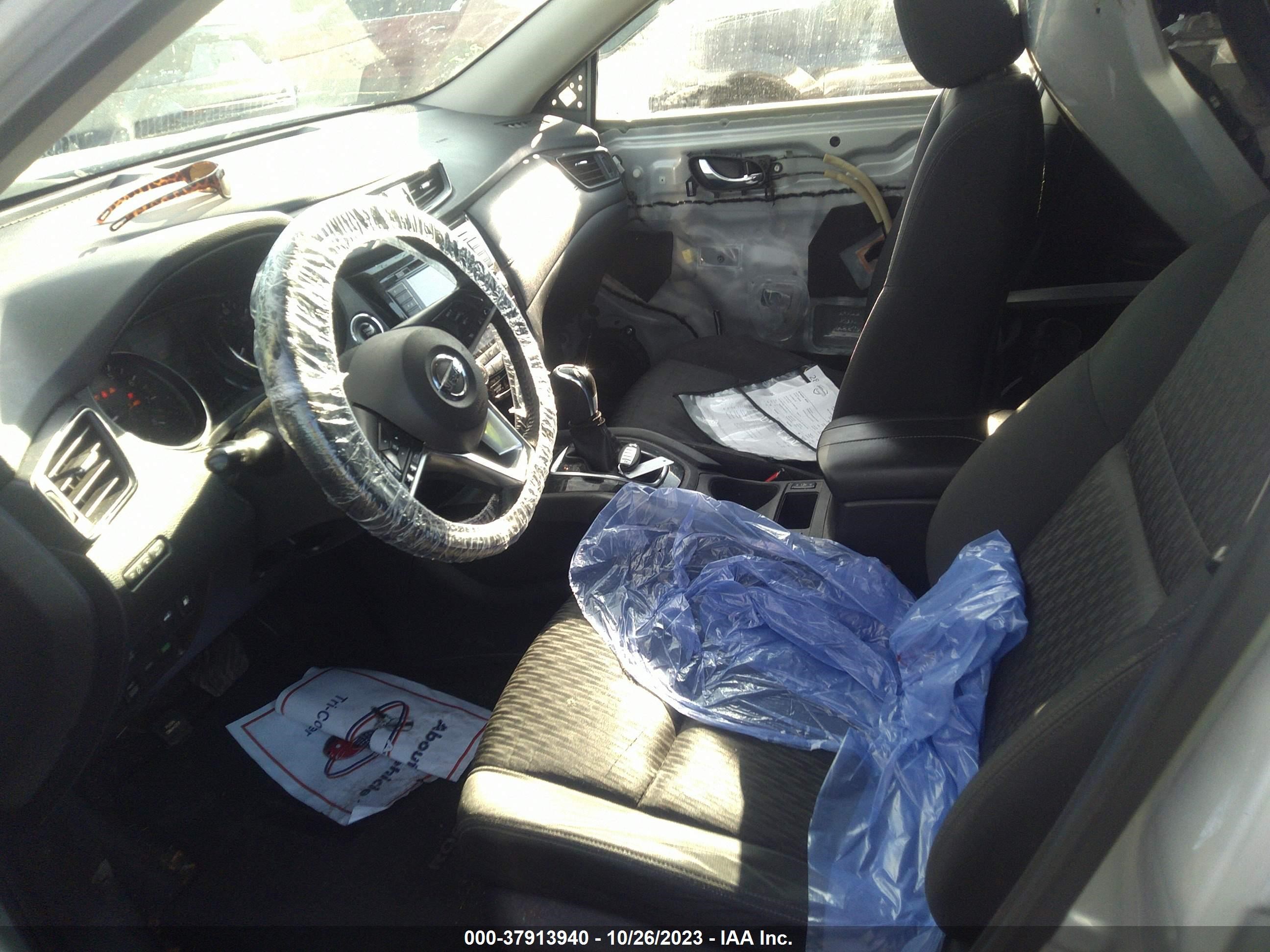 Photo 4 VIN: JN8AT2MV4JW303282 - NISSAN ROGUE 