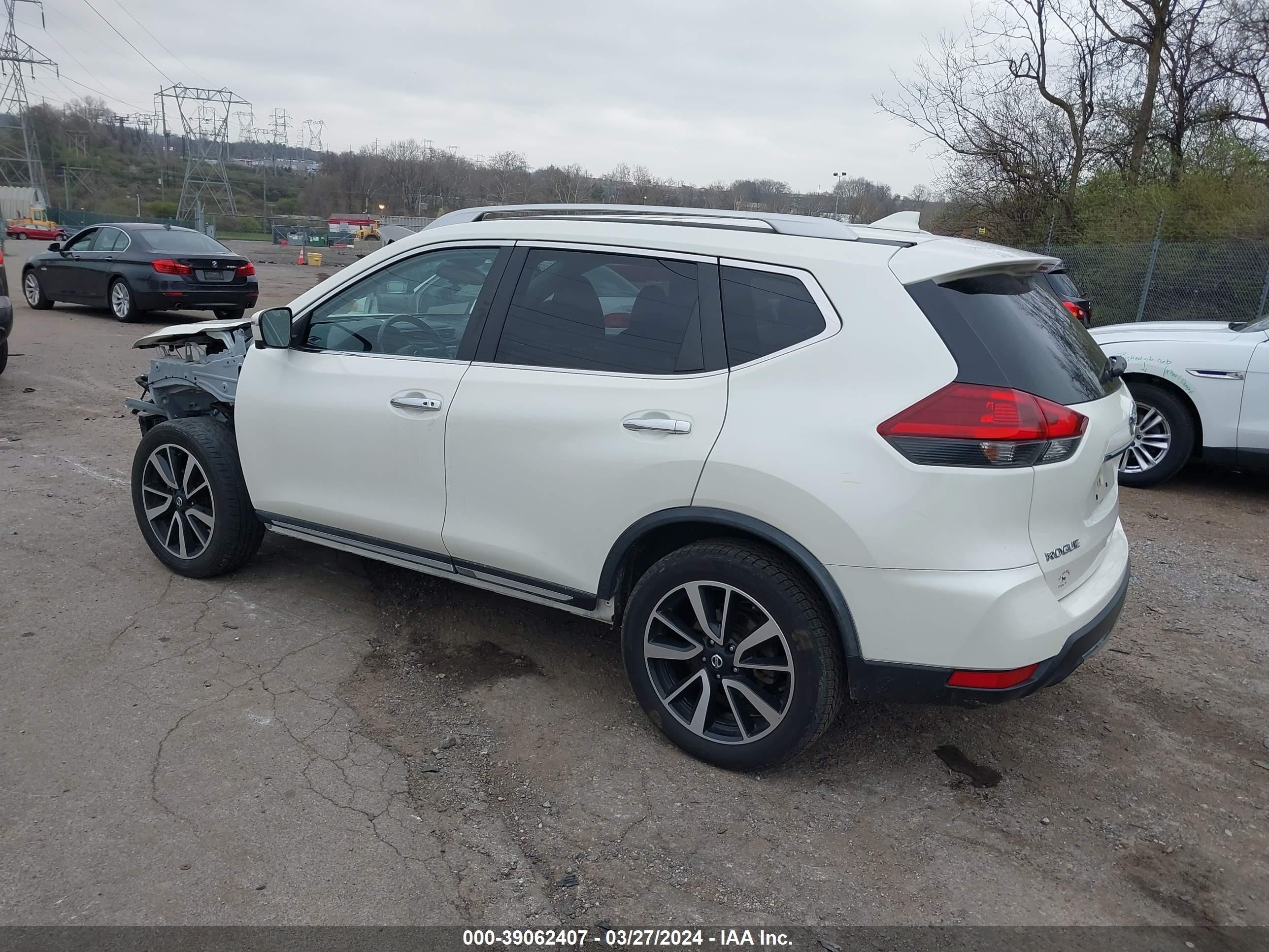 Photo 2 VIN: JN8AT2MV4JW311026 - NISSAN ROGUE 