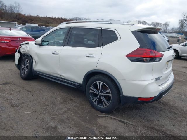 Photo 2 VIN: JN8AT2MV4JW320597 - NISSAN ROGUE 