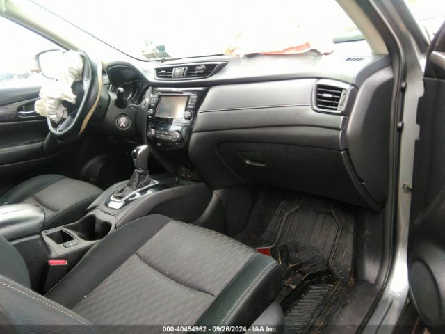 Photo 4 VIN: JN8AT2MV5HW009688 - NISSAN ROGUE 